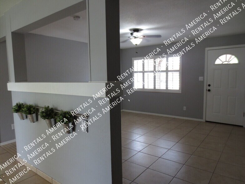 Building Photo - 13410 N 41st Pl