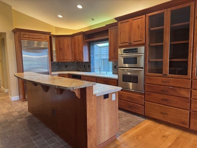 Building Photo - Broken Top Gated Community