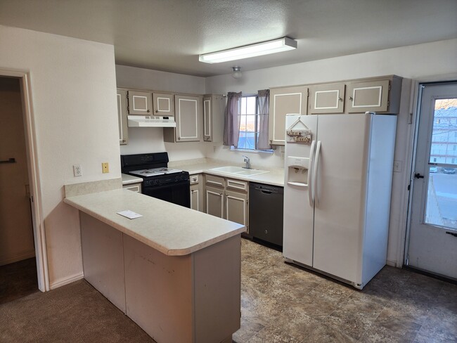 Building Photo - 99 N 1850 W