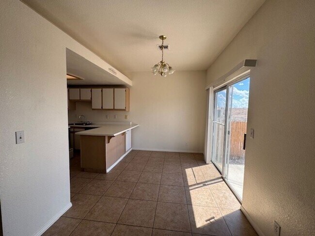 Building Photo - 2834