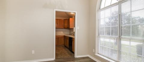 Building Photo - 2310 Summit Dr
