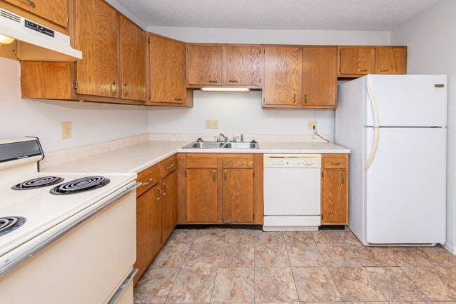 Building Photo - 2 Bedroom Condo Available