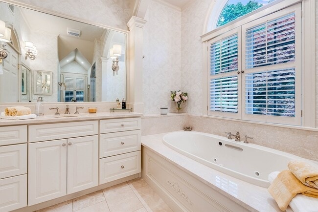 Building Photo - 3 W Hollow