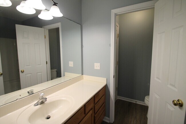 Building Photo - 1364 Walnut Hill Dr