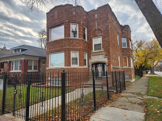 Building Photo - 7300 S Calumet Ave