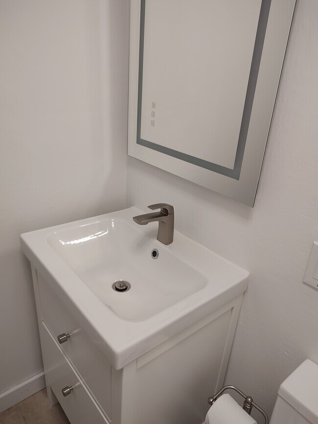 Building Photo - 2641 Anchor Ave