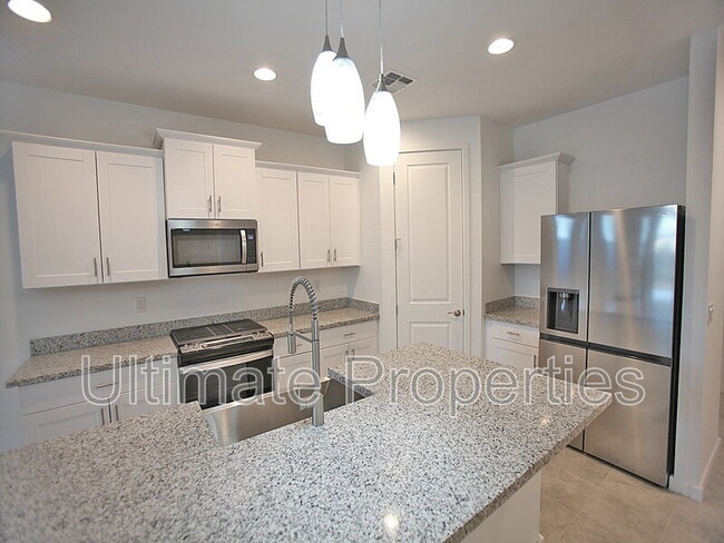 Building Photo - 12655 W Country Club Trail