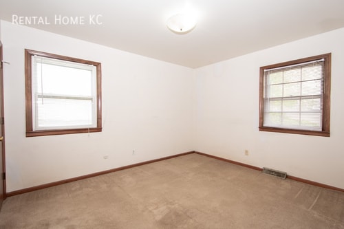 Building Photo - 23250 W 75th St