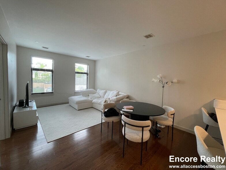 Building Photo - 455 Harvard St