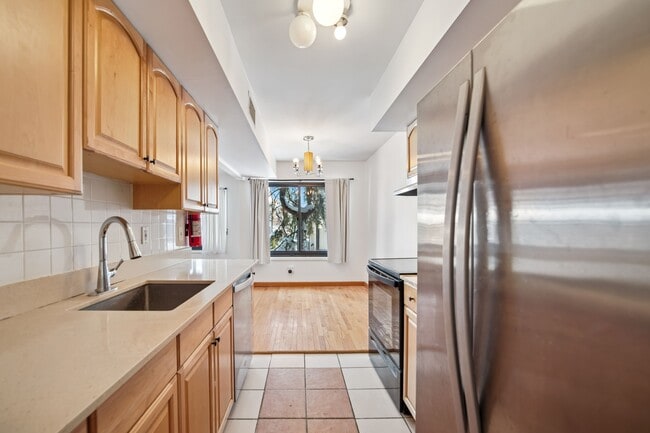 Building Photo - 1491 John St