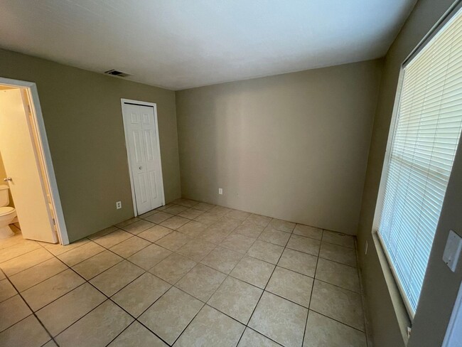 Building Photo - 4760 Walden Cir