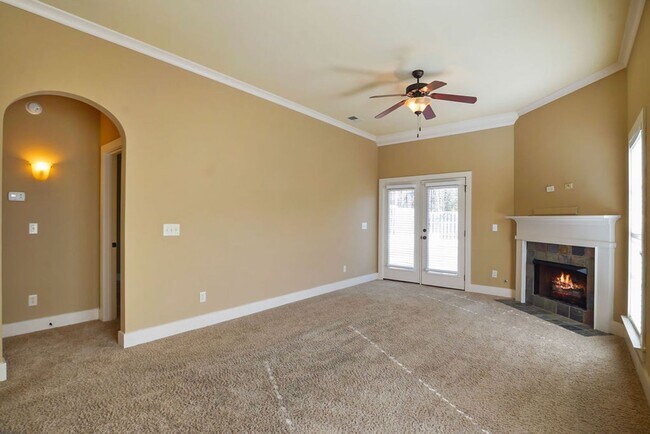 Building Photo - Like-New One-Level Brick Home with Private Patio