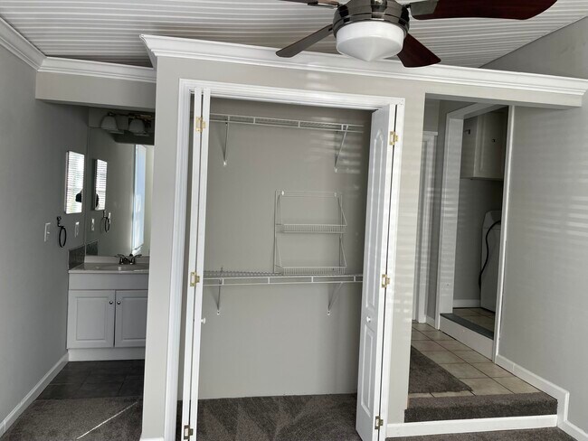 Building Photo - 3828 Dyches Rd