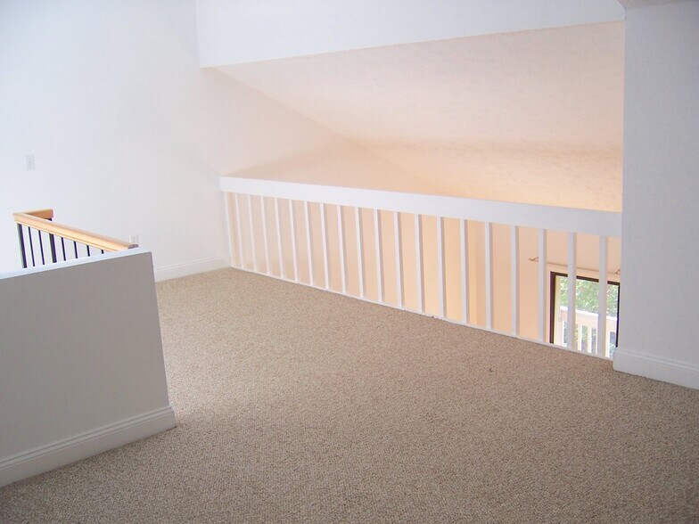 Building Photo - 25 Amato Dr