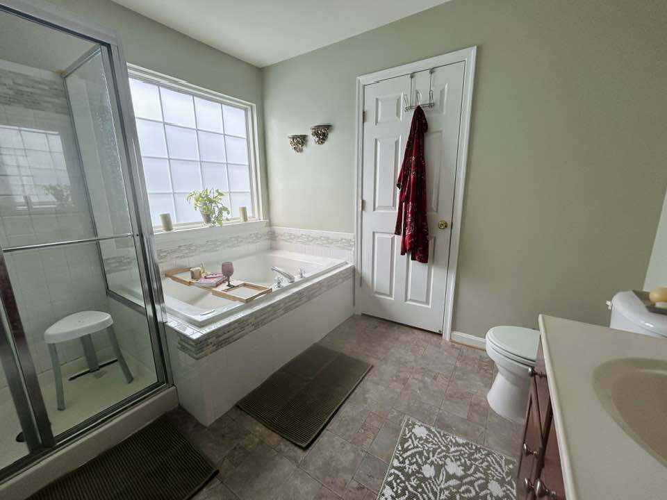 Primary Bathroom - 7 Azalea St
