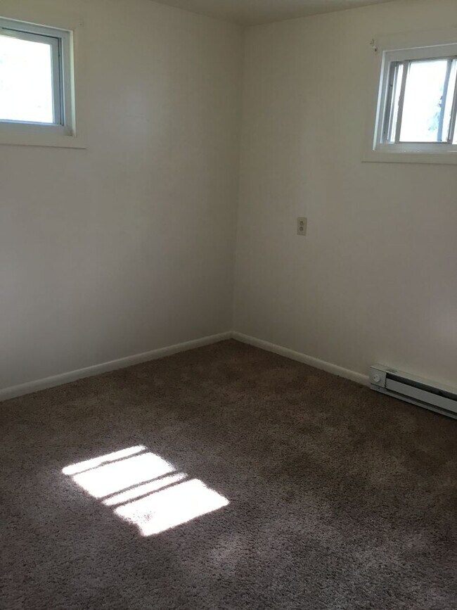 Building Photo - 1729-1733 MANOR RIDGE DRIVE