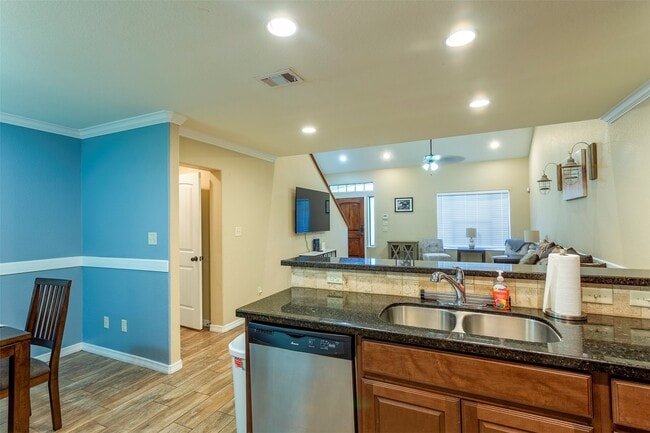 Building Photo - 731 Dominik Dr