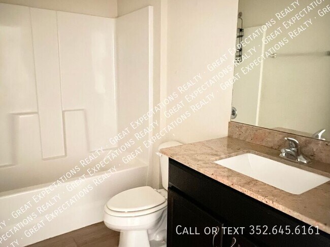 Building Photo - 15 Laurel Pass