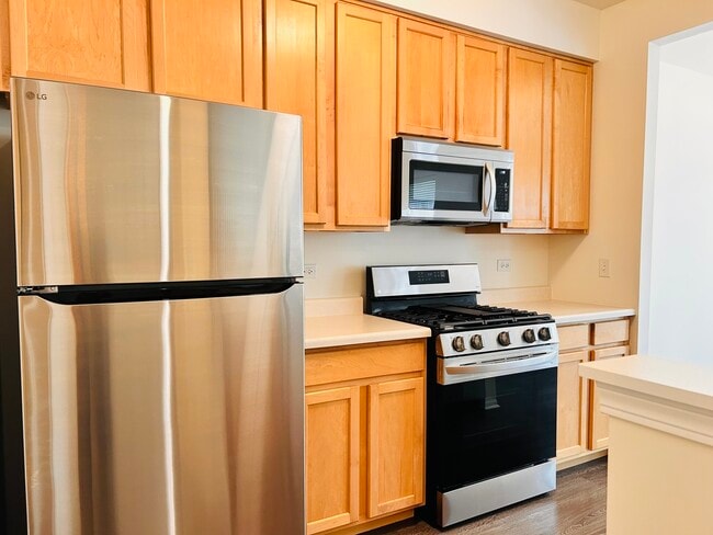 Building Photo - 24121 Walnut Cir