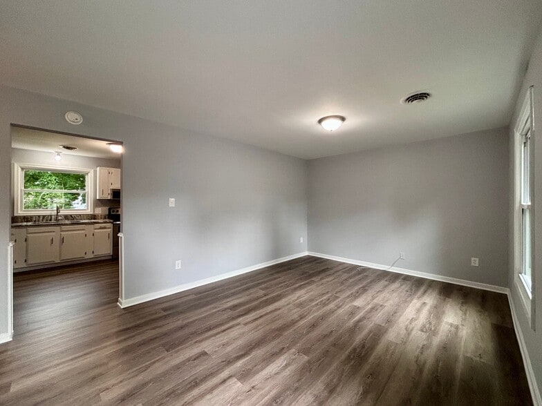 Building Photo - 6317 Phobus Dr