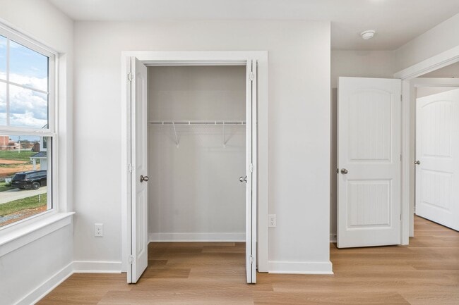 Building Photo - Brand new home in a great location central to all of Tri-Cities