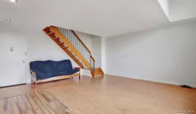 Building Photo - 6102 Villa Dr