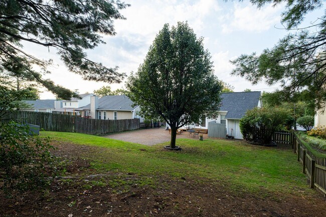 Building Photo - 5148 Village Trce
