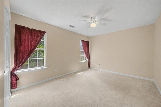 Building Photo - 2025 Baramore Oaks Dr