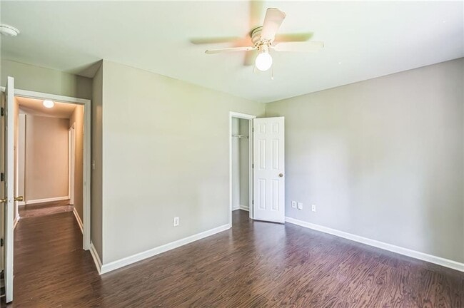 Building Photo - 2045 Baker Rd NW