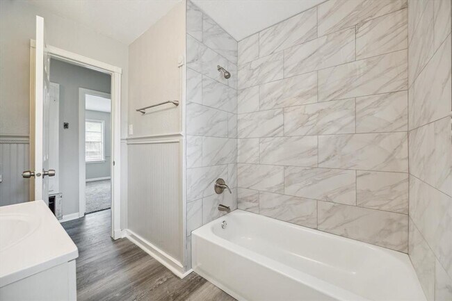 Building Photo - 6306 Thrush Dr