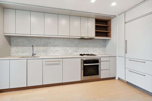 Building Photo - 550 Vanderbilt Ave