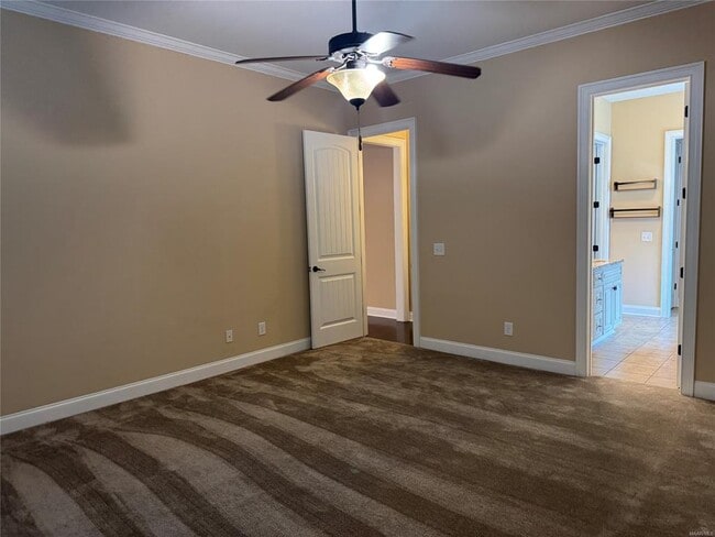 Building Photo - 436 Sydney Dr N