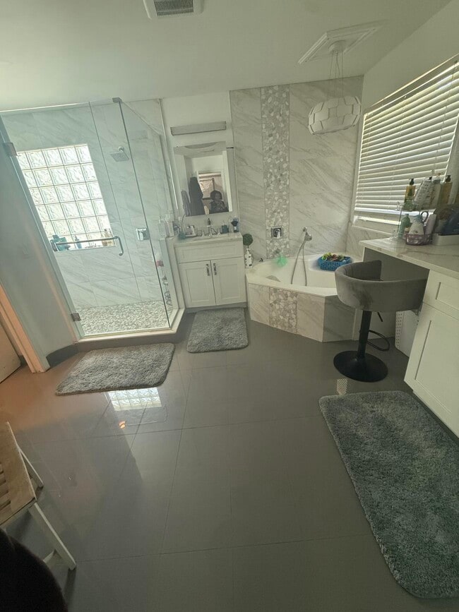 Building Photo - 6000 Adriatic Way