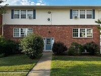 Building Photo - 18 Huguenot St