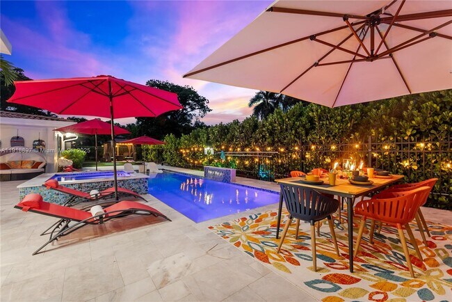 Building Photo - 2600 NE 15th St