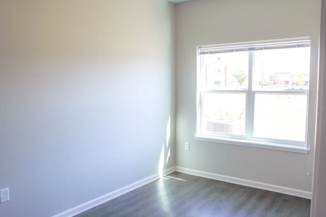 Building Photo - 3261 Redhawk St