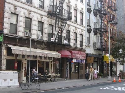 Building Photo - SOHO 1 bedroom with Custom Gourmet Kitchen