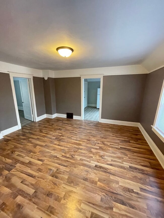 Building Photo - 606 N 60th Ave W