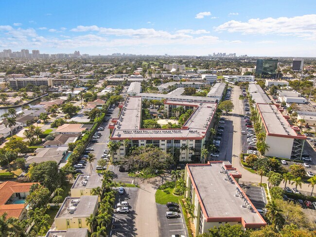 Building Photo - 5300 NE 24th Terrace