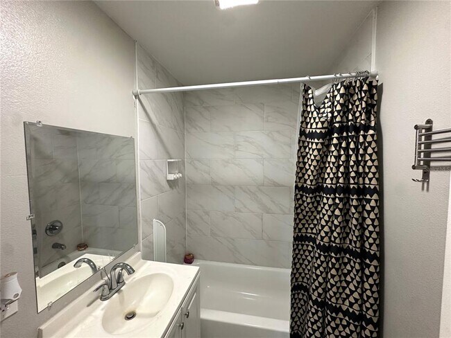 Building Photo - 999 Dr. M.L.K. Jr St S