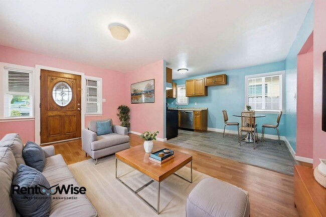 Building Photo - 657 Hurlingame Ave