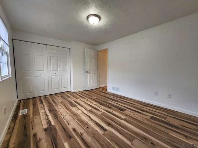 Building Photo - 429 Devon Dr