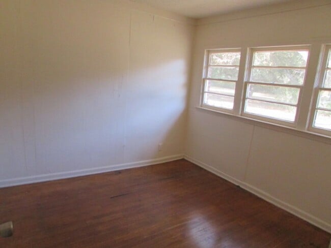 Building Photo - End Unit of a Duplex