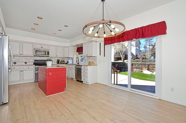 Building Photo - 4-bedroom Gem Near Ft. Carson!