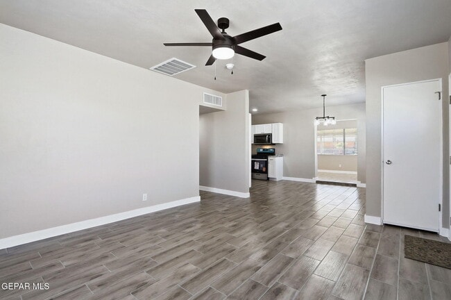 Building Photo - 3100 McKinley Ave