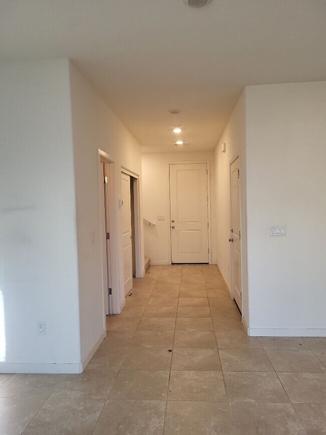 Building Photo - 1044 Big Rock Loop