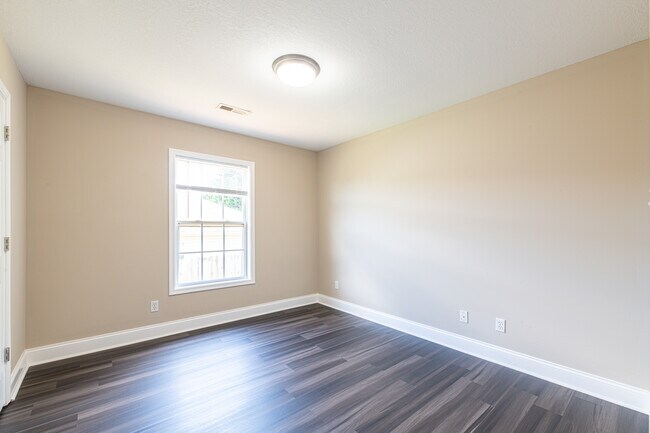 Building Photo - 637 Marston Ln