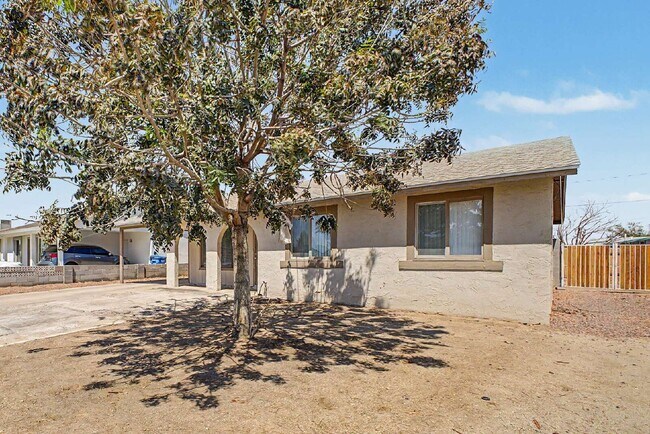 Building Photo - 2521 N 49th Ave