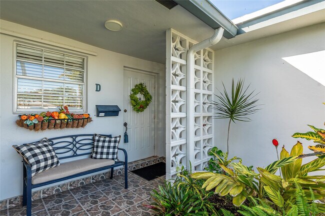 Building Photo - 1130 Cir Terrace W