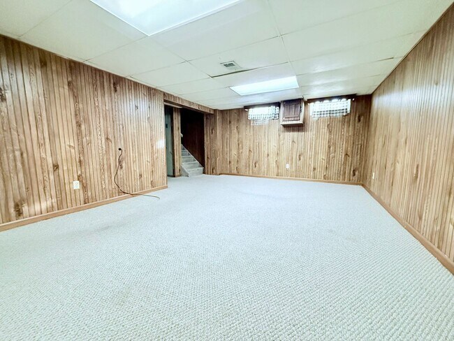 Building Photo - 3-Bed House in Waterloo